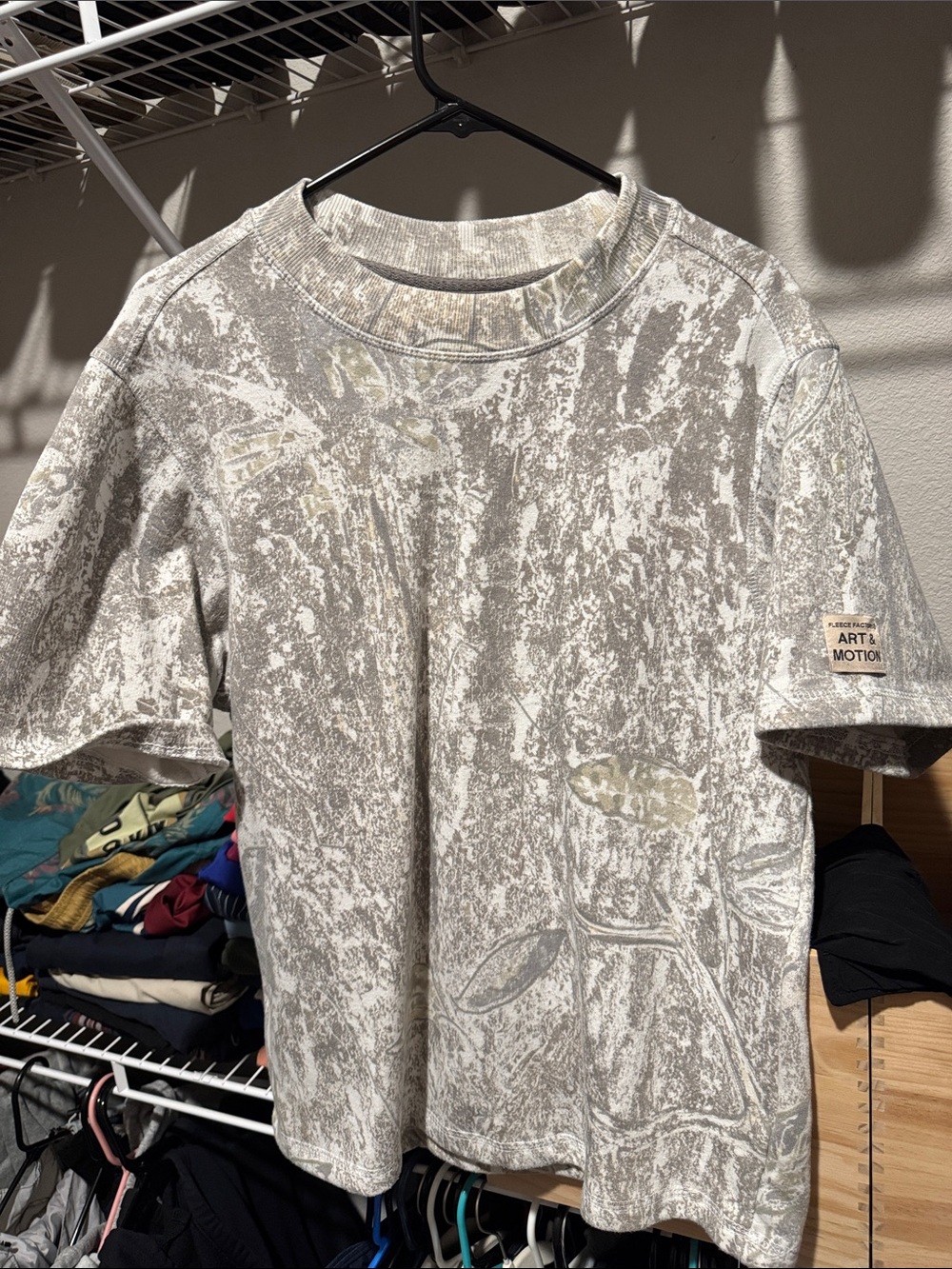 ART & MOTION Textured Print Tee in Light Gray and Cream